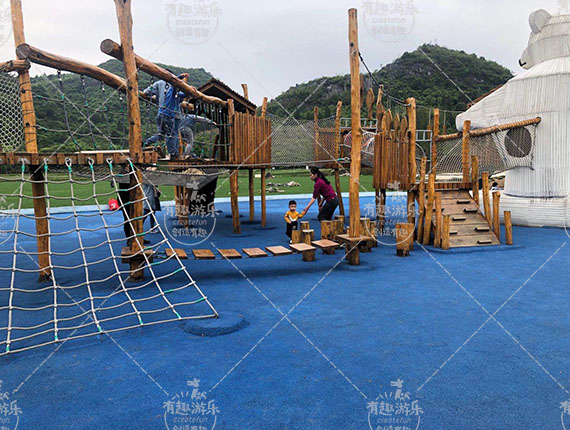 木制無(wú)動(dòng)力游樂設(shè)施